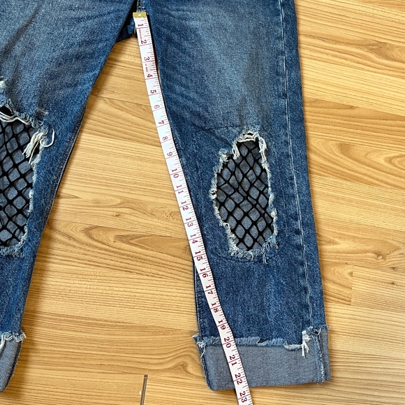 Zara  (4/36) distressed, cropped jeans with fishnet inserts (S). - Picture 14 of 16